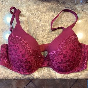 Victoria’s Secret Bra - body by Victoria size 34C.